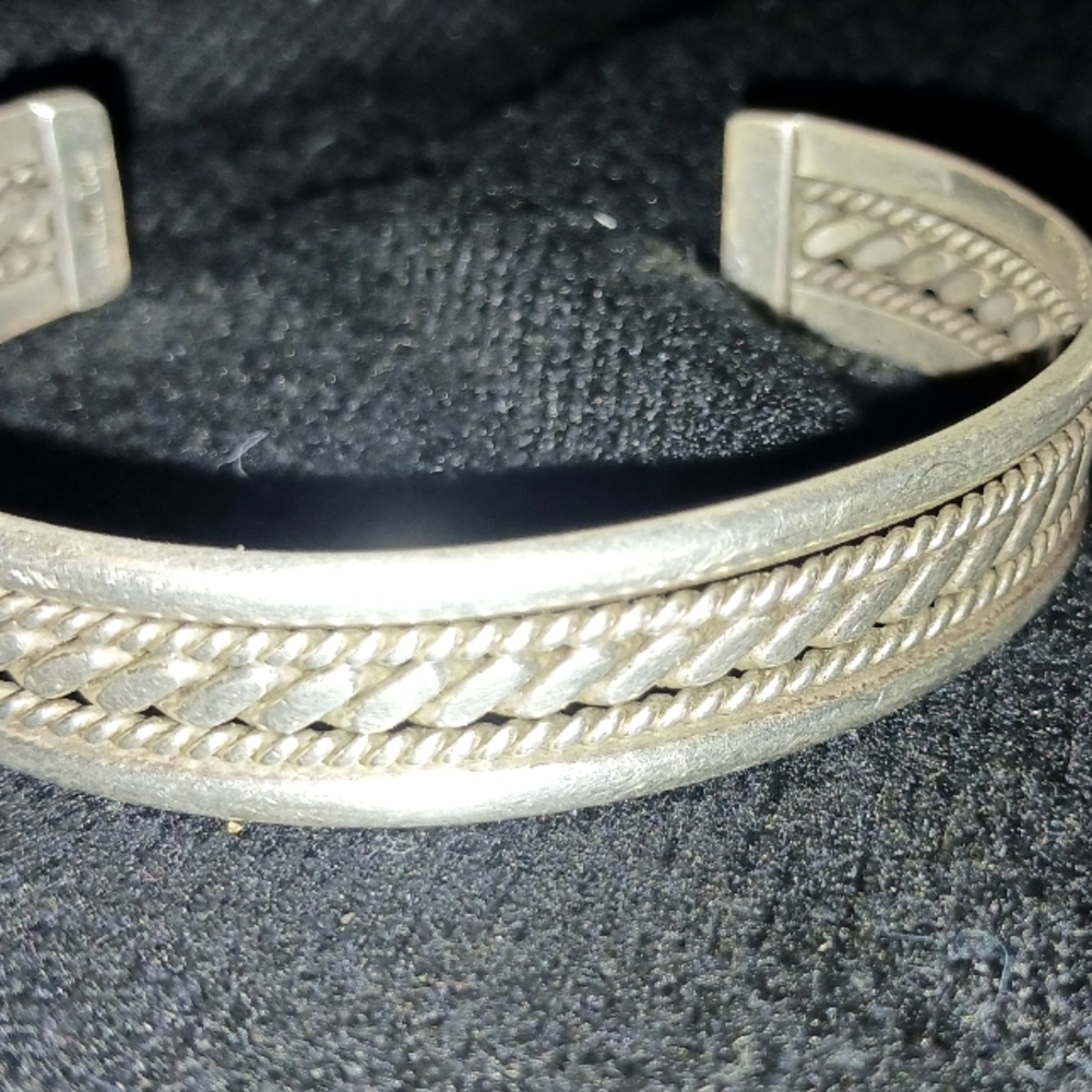 Taha Native American sterling silver vintage beautiful bracelet
